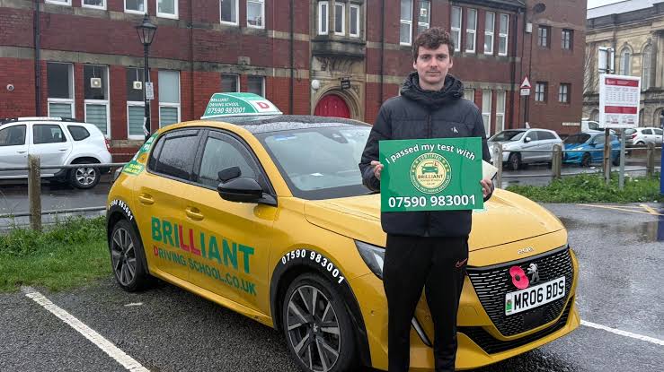 5 Best Automatic Driving Schools in Swansea - Explore lessons suited to automatic driving